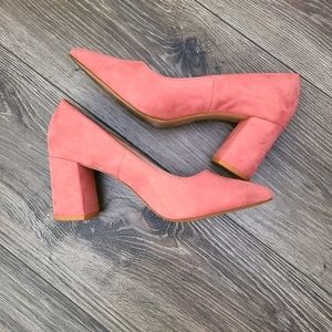 Blush pumps